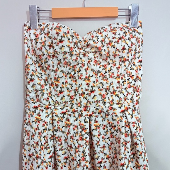 3/$10⚡️Sweetheart Cut Cream & Floral Strapless Textured Dress w Pleated Skirt - Picture 2 of 12